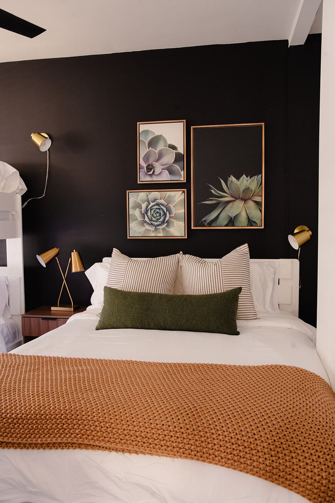 5 bedrooms, desk, iron/ironing board, free WiFi