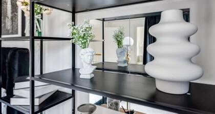 Stylish 4-br House With 3 Ensuite Free Parking