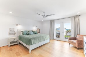 5 bedrooms, desk, iron/ironing board, travel crib