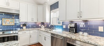 500 ft To Beach/Balcony Ocean Views/Hot Tub/Yoga Studio/Bikes/In-Law Suite