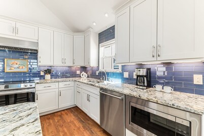 500 ft To Beach/Balcony Ocean Views/Hot Tub/Yoga Studio/Bikes/In-Law Suite