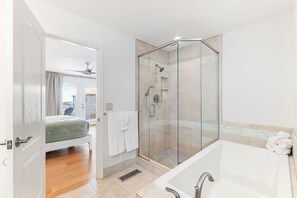 Shower, jetted bath, hair dryer, towels - 500 ft To Beach/Balcony Ocean Views/Hot Tub/Yoga Studio/Bikes/In-Law Suite (St. Augustine)