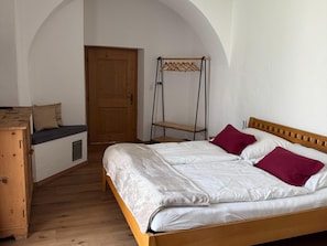 2 bedrooms, individually furnished, bed sheets - Apartment in Fugen Near Spieljoch Cable Car (Fuegen)