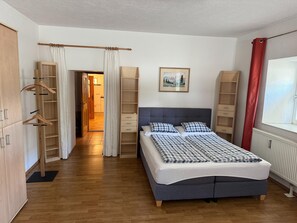 Apartment | 2 bedrooms, individually furnished, bed sheets - Apartment in Fugen Near Spieljoch Cable Car (Fuegen)