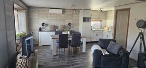 TV, fireplace, stereo