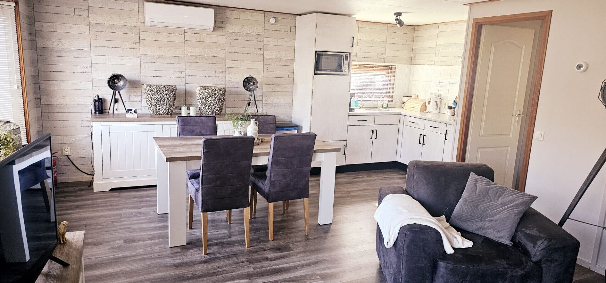 TV, fireplace, stereo