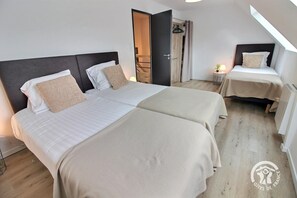 2 bedrooms, iron/ironing board, free WiFi, bed sheets