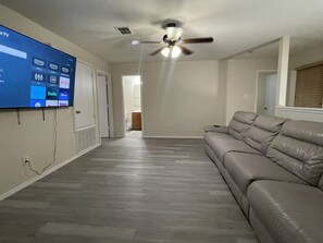 TV, stereo - Charming 4BR Getaway with 130” Theater, WiFi & AC in San Antonio (San Antonio)
