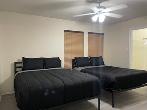4 habitaciones, tabla de planchar con plancha, wifi y ropa de cama 