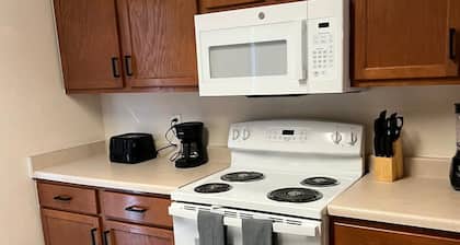 Spacious 4-bedroom house in charming San Antonio with AC, WiFi, 130â theater.