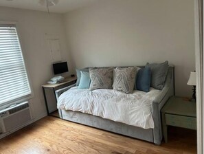 2 chambres, fer et planche à repasser, Wi-Fi, draps fournis