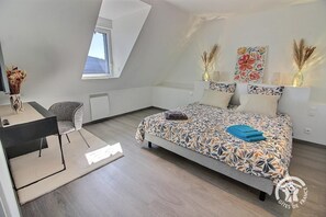 3 bedrooms, iron/ironing board, free WiFi, bed sheets