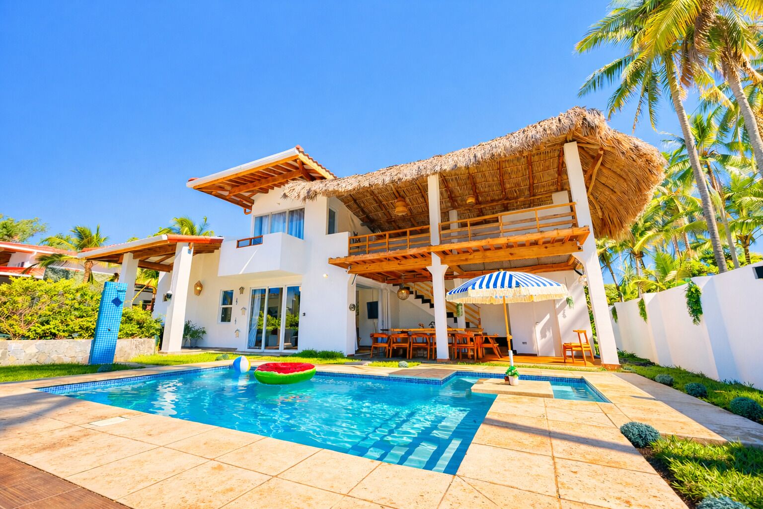 Familienvilla, 4 Schlafzimmer, eigener Pool, eingeschränkter Meerblick | 4 Schlafzimmer, Zimmersafe, Verdunkelungsvorhänge, Bügeleisen/Bügelbrett