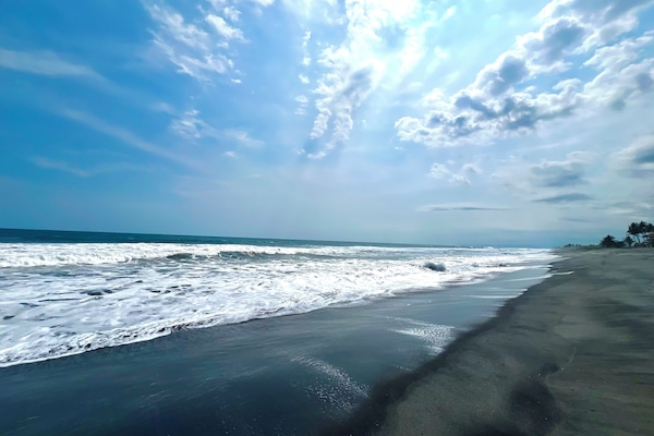 Villa familiare, 4 camere da letto, piscina privata, vista oceano parziale | 4 camere, una cassaforte in camera, tende oscuranti, ferro/asse da stiro