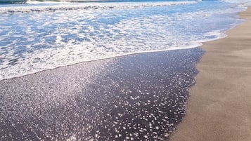 Perhehuvila, 4 makuuhuonetta, yksityinen uima-allas, osittainen valtamerinäköala | 4 makuuhuonetta, tallelokero huoneessa, pimennysverhot