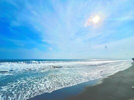 Playa privada, sombrillas, toallas de playa