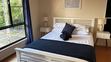 3 bedrooms, iron/ironing board, WiFi, bed sheets