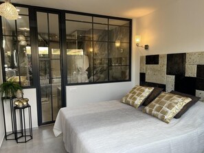 2 bedrooms, iron/ironing board, Internet