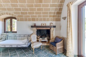 Interior - Apartment 'Agriturismo Le Baccole - Apt' with Private Terrace, Private Garden and Air Conditioning (Gagliano del Capo)