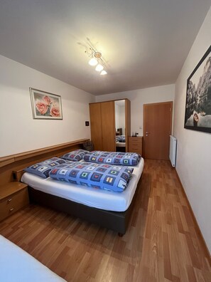 1 bedroom, free WiFi, bed sheets