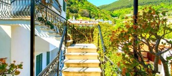 Apartment 'Vista Golfo' with Sea View, Private Terrace and Wi-Fi