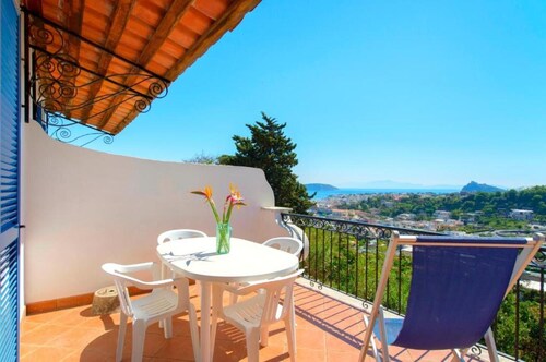 Ferienwohnung 'Vista Golfo' mit Meerblick, privater Terrasse und Wi-Fi