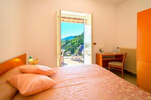 1 chambre, fer et planche à repasser, accès au Wi-Fi (inclus)