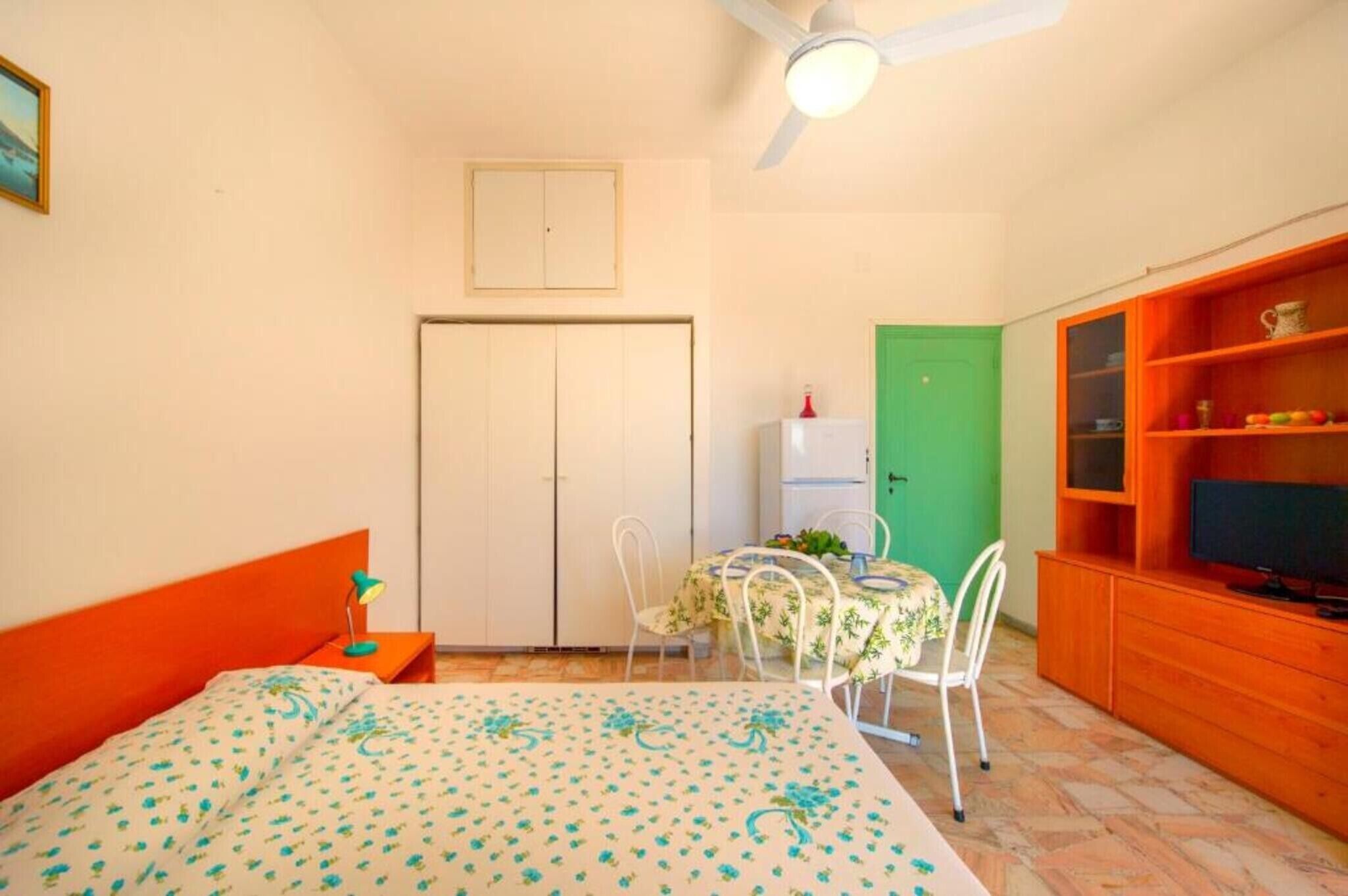 1 slaapkamer, een strijkplank/strijkijzer, gratis wifi, beddengoed