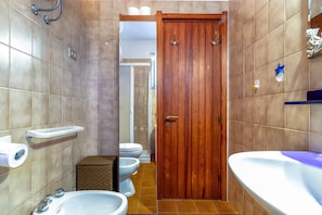 Shower, towels