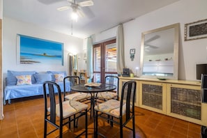 Dining - Holiday Home 'Casa 2 Punta Negra' with Sea View, Private Terrace and Air Conditioning (Stintino)