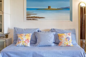 1 bedroom, bed sheets - Holiday Home 'Casa 2 Punta Negra' with Sea View, Private Terrace and Air Conditioning (Stintino)
