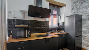 Refrigerador, microondas, horno y parrilla de estufa