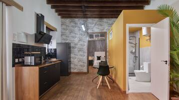 1 slaapkamer, een strijkplank/strijkijzer, gratis wifi, beddengoed