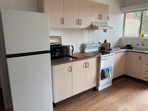 Private kitchen - The Nook and Nest (Armidale)