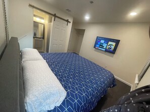 4 bedrooms, iron/ironing board, WiFi, bed sheets