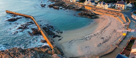 Una spiaggia nelle vicinanze
