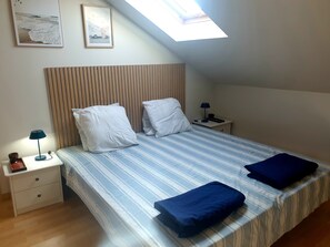 1 chambre, fer et planche à repasser, Wi-Fi gratuit, draps fournis