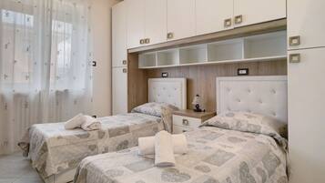 2 chambres, fer et planche à repasser, Wi-Fi gratuit, draps fournis