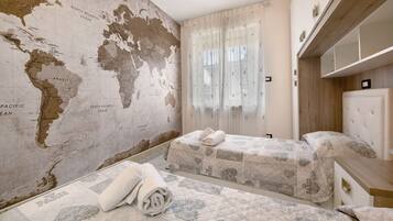 2 slaapkamers, een strijkplank/strijkijzer, gratis wifi, beddengoed