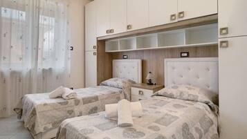 2 bedrooms, iron/ironing board, free WiFi, bed sheets