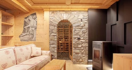 Apartment 'Deluxe' with Shared Terrace, Private Garden and Wi-Fi