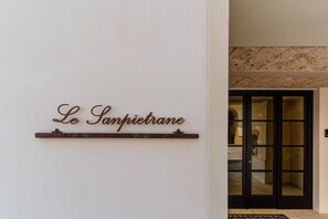 A sign with the text 'Le Samptierane' on a wall. - Room 'Li Parate' with Shared Terrace, Wi-Fi and Air Conditioning (Taviano)