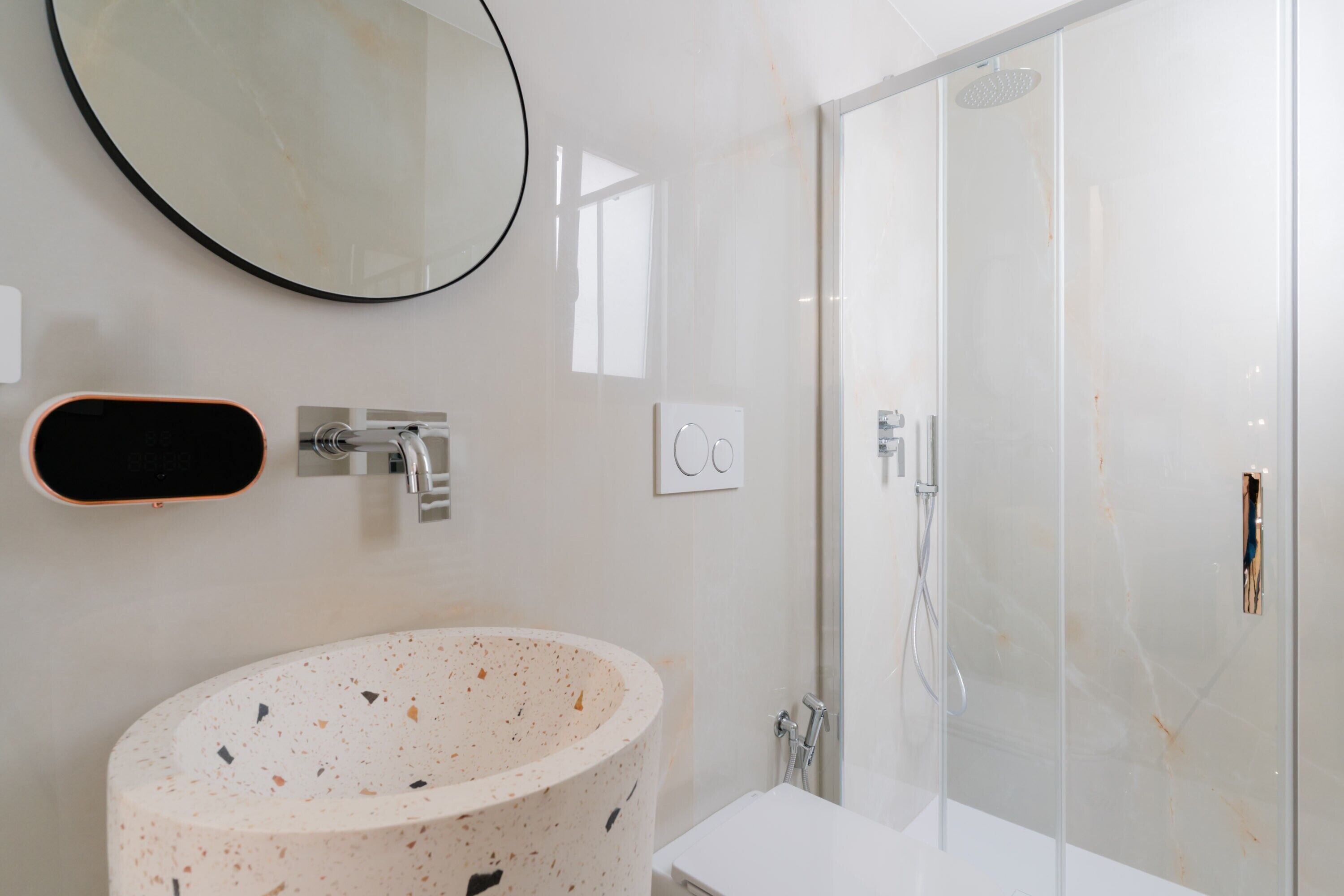 シャワー、ヘアドライヤー、タオル