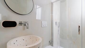 Dusche, Haartrockner, HandtĂŒcher