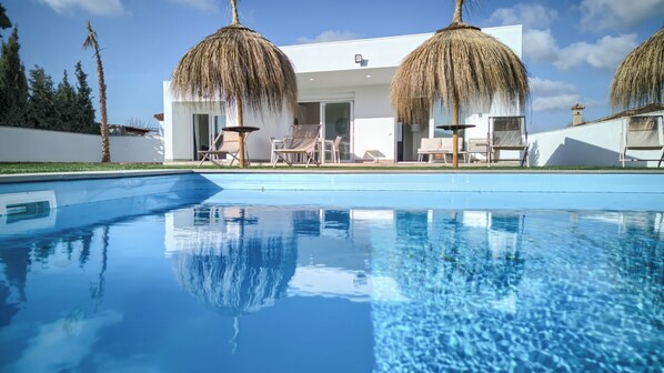 Pool - Villa 'Sanctipetri 10 Pax N2' with Private Pool, Wi-Fi and Air Conditioning (Chiclana de la Frontera)