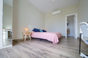 3 chambres, fer et planche à repasser, Wi-Fi gratuit