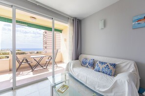 TV - Studio Apartment 'Paraiso, Vistas Al Mas Piscina' with Sea View, Shared Pool and Wi-Fi (Aguadulce)