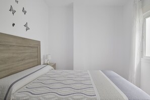 1 habitación, tabla de planchar con plancha, wifi gratis y ropa de cama 