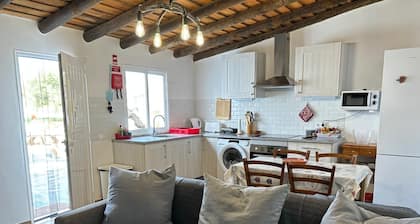 Villa 'Casa Do Aguadeiro' with Private Pool, Wi-Fi and Air Conditioning