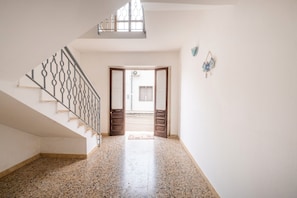 Interior - Holiday Home 'Residenza Della Riva Blu' with Sea View, Shared Terrace and Air Conditioning (Porto Cesareo)